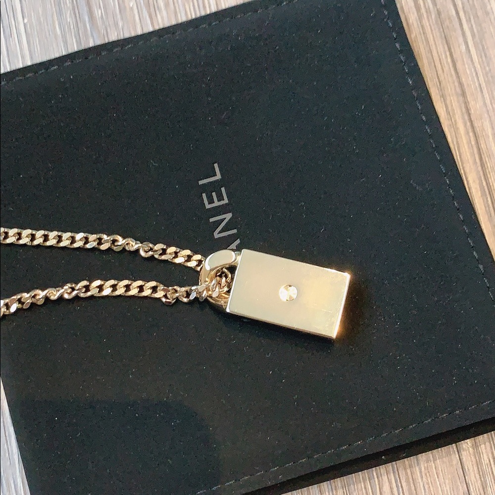 Chanel Gold-Tone Rectangular Cc Logo Pendant Neck… - image 7
